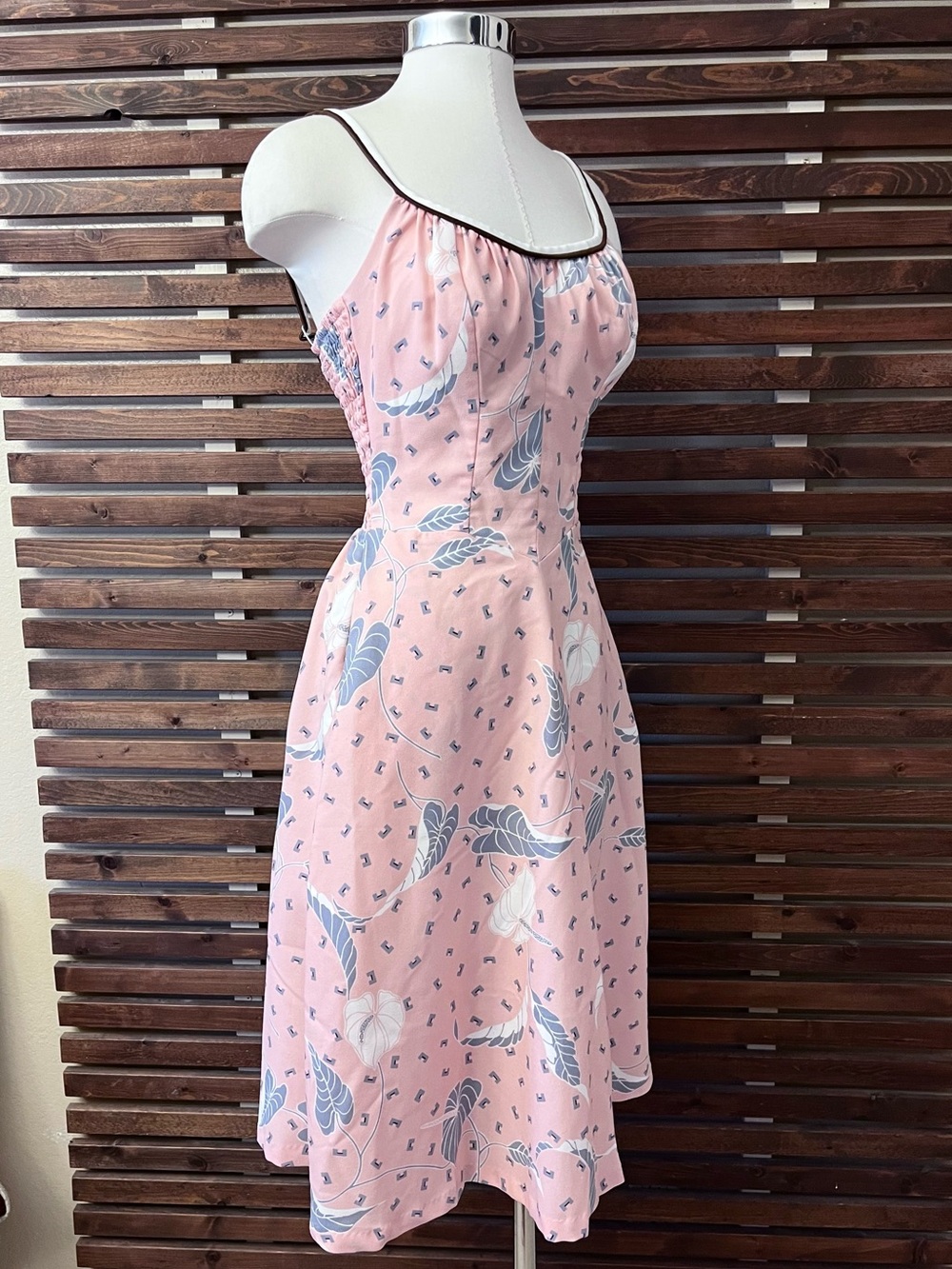 De Weese Vintage 1960s 1970s Pink White Gray Leaf Print Spaghetti Strap Dress